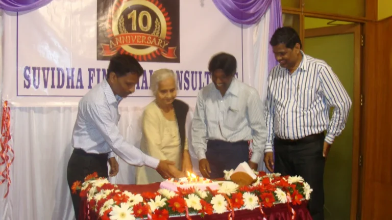 One of Senior citizen client Late Mrs Jaya Modak has a cutting ceremony  with the Suvidha Team on occasion of our 10th Anniversary