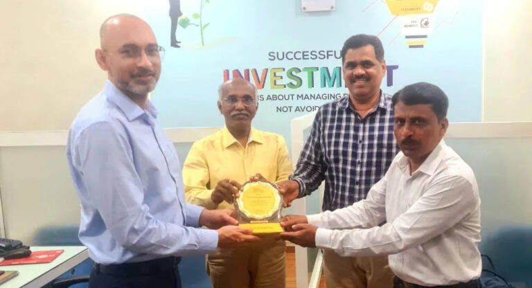 Mr Bikram Kalita - Channel Sales Head ICICI Pru MF has given award to Team Suvidha